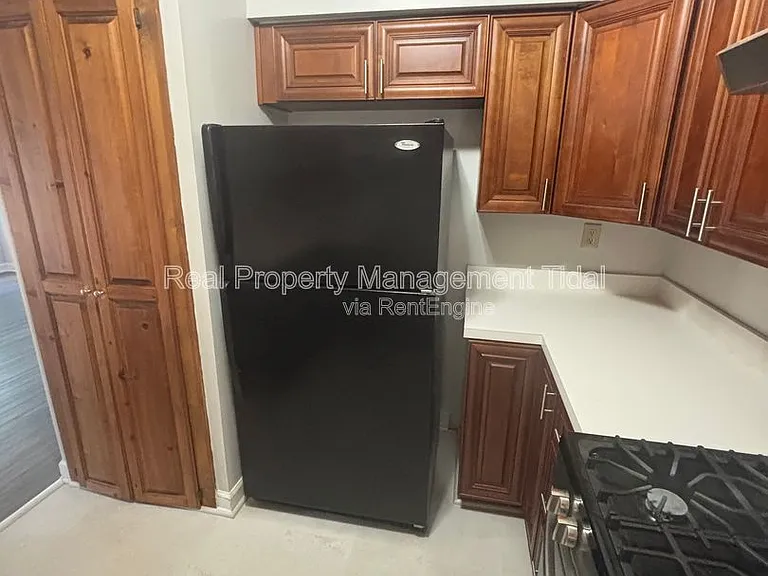 610 Guy Ln — Photo 12