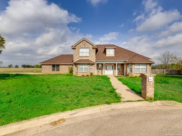 814 33rd St, Hondo, TX 78861