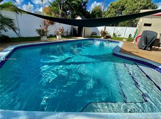7010 SW 9th St, Pembroke Pines, FL 33023