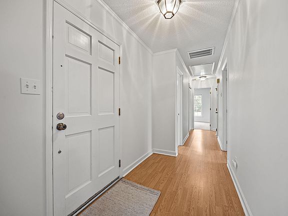 5th image of 5916 Applewood Ln