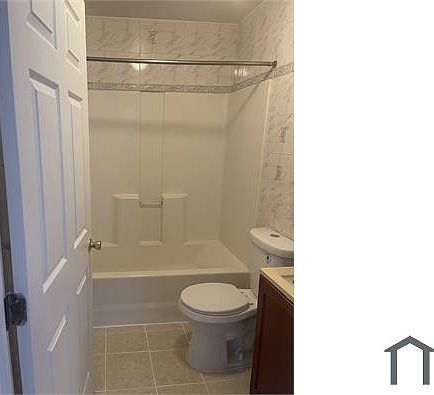2nd image of 875 Fairmount Pl #2FL