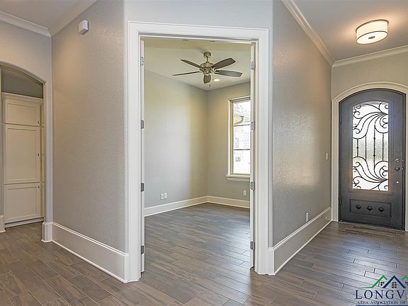 2nd image of 218 Saddle Brook Cir