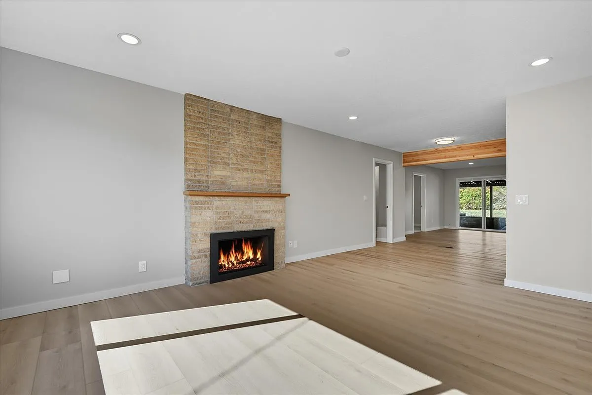 4 bed, 1584 sqft, $4,000 — Photo 2