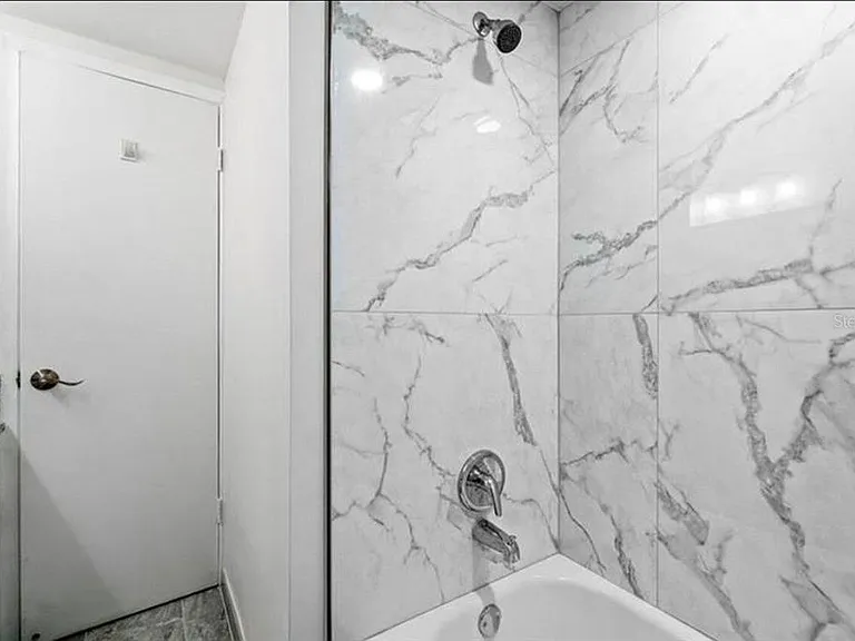 250 NE 20th St #3030 — Photo 15