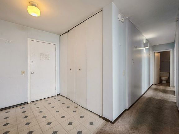 5th image of 4800 S Lake Park Ave #2509A