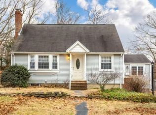 8 Richard Rd, Holbrook, MA 02343