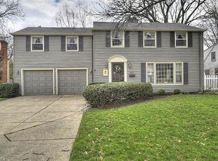 20001 Westhaven Ln, Rocky River, OH 44116