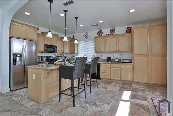 4 bed, 1700 sqft, $3,550 — Photo 3