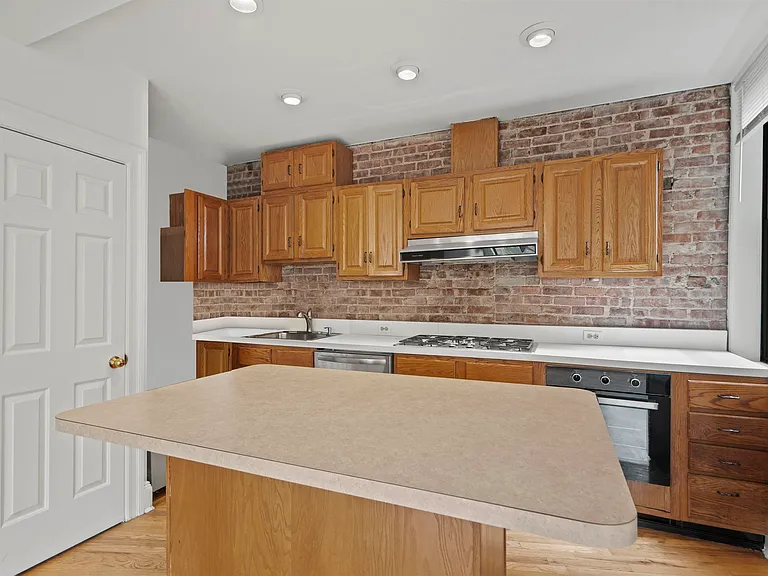 163 14th St #4 — Photo 3