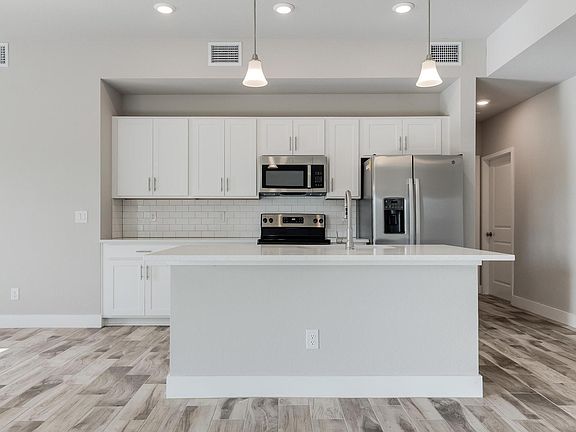 3rd image of 1423 NE 1st Pl