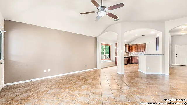 3 bed, 2.0 bath, 1656 sqft, $2,000 — Photo 4