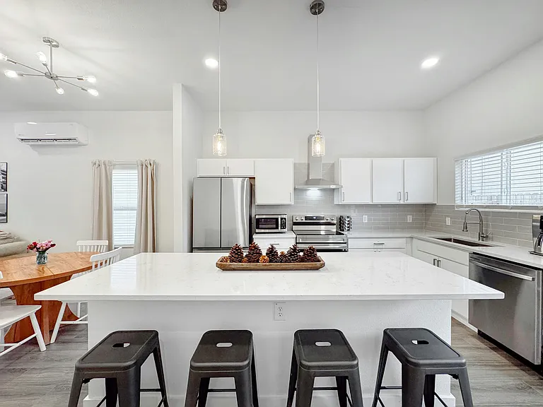 1023 S Gevers St — Photo 3