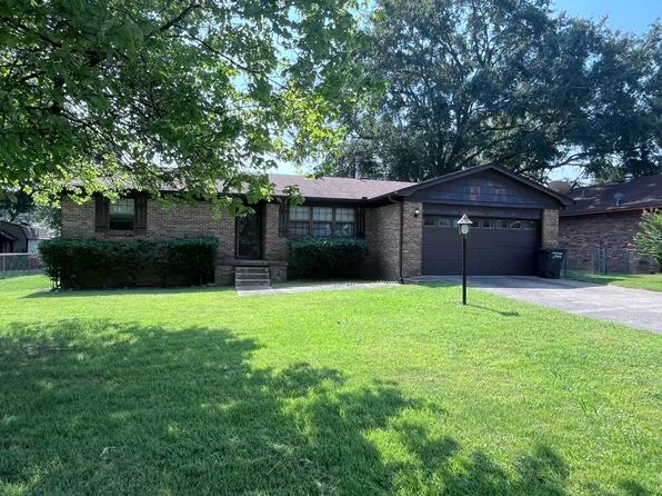215 Berkshire Cir, Jacksonville, AR 72076