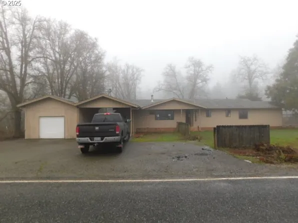 222 Shadywood Dr, Cave Junction, OR 97523