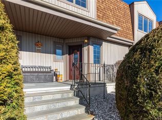 14 Maple Crest Dr, Peekskill, NY 10566