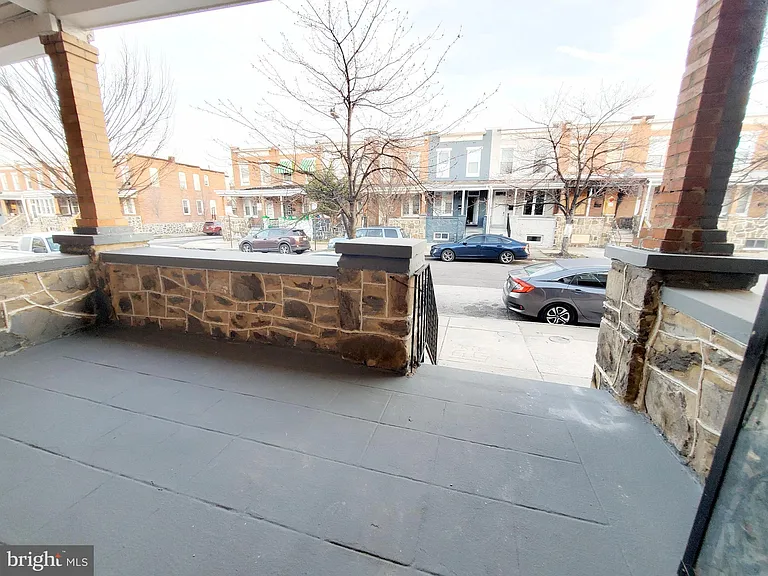 2729 Ashland Ave — Photo 5