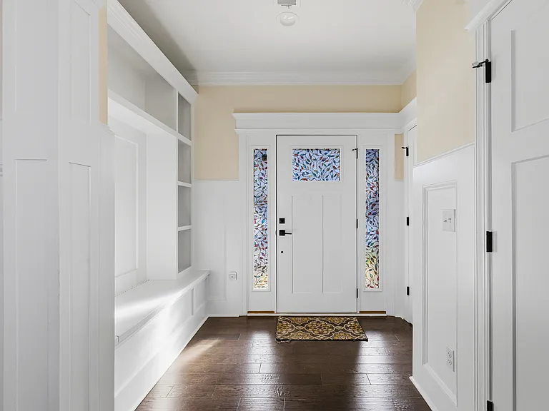 1020 Easton Ct — Photo 5