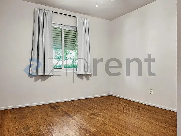 4501 58th St — Photo 22