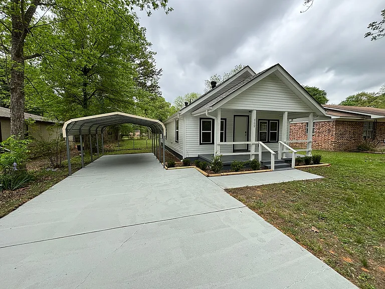 509 E Elm St — Photo 9