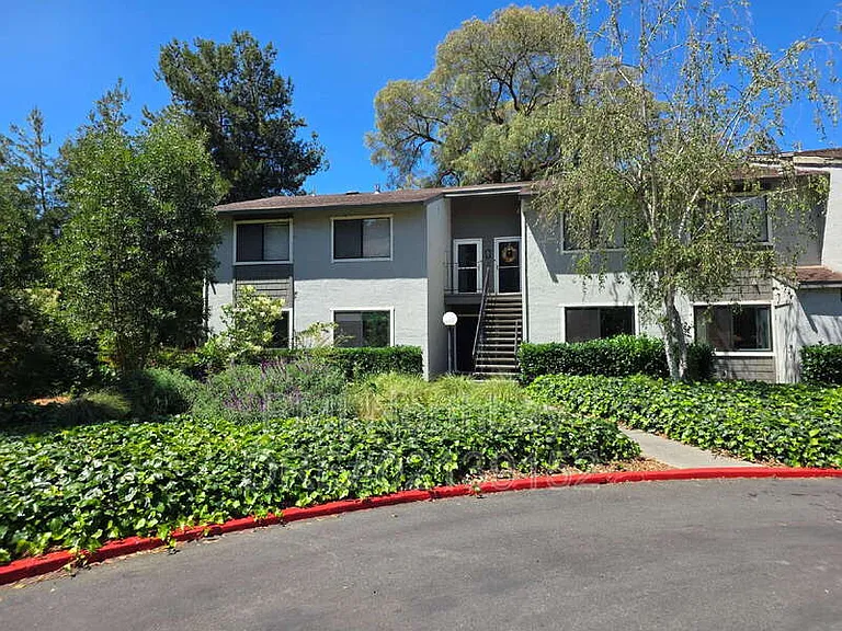 900 Cambridge Dr #185 — Photo 1