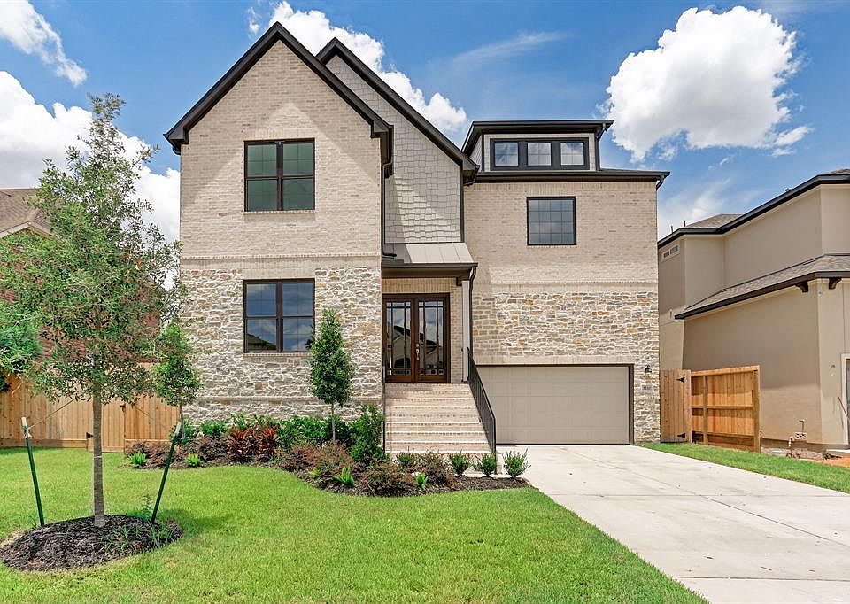 2nd image of 3210 Blue Bonnet Blvd