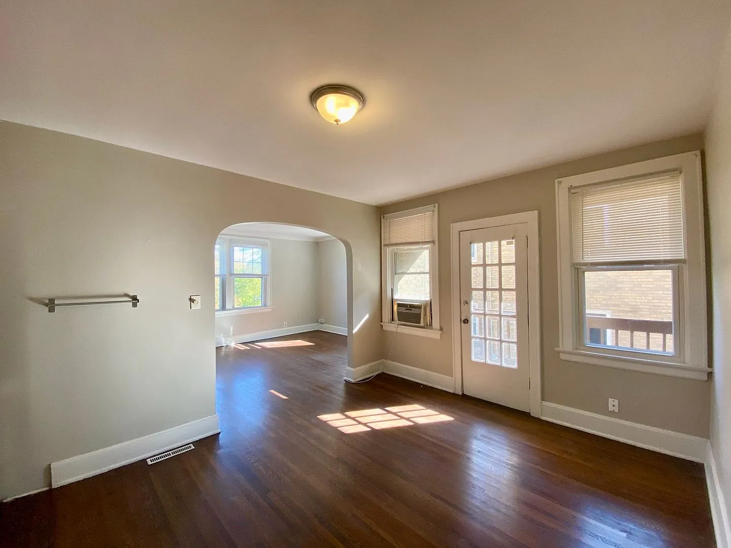 1029 Dana Apts — Photo 4