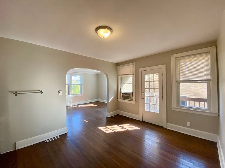 1029 Dana Apts — Photo 4