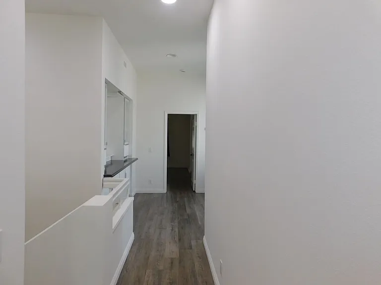5 Lakefront — Photo 25