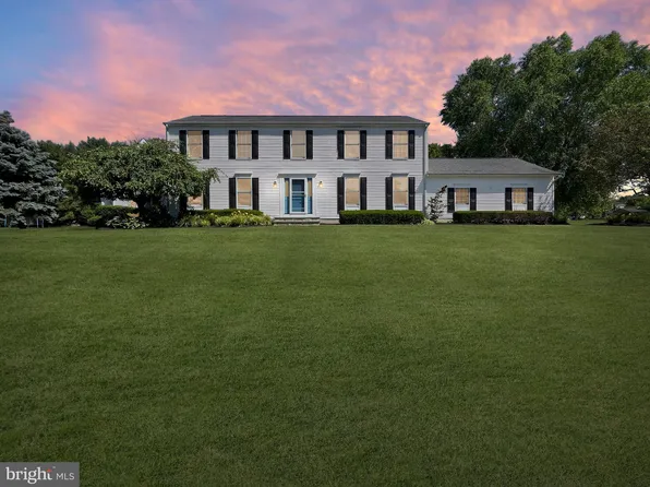 35 S Hockey Dr, Columbus, NJ 08022