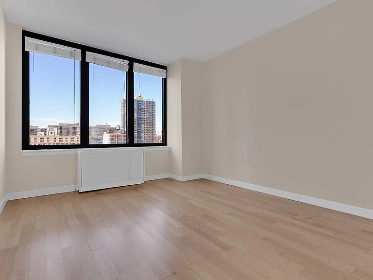 330 E 38th St #15N — Photo 8