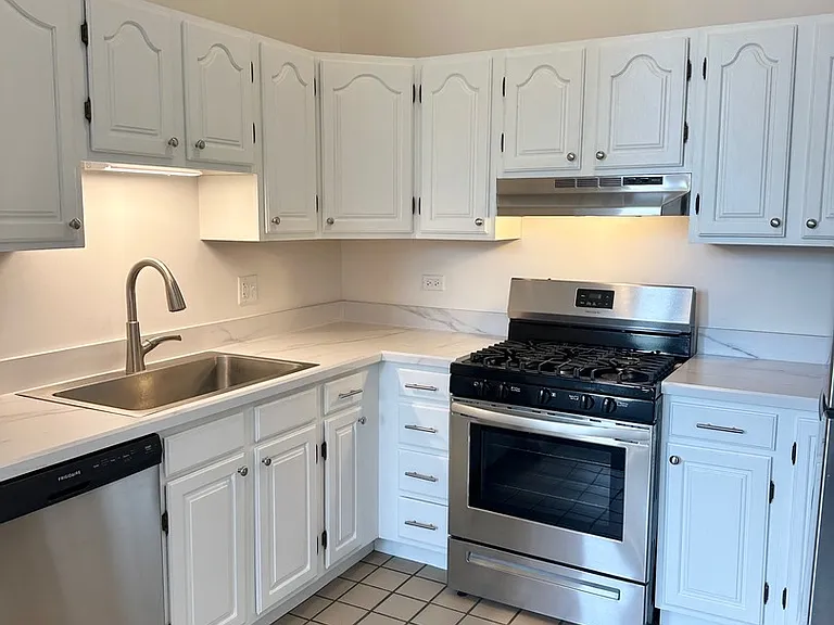 730 N Seminary Ave #2A — Photo 2