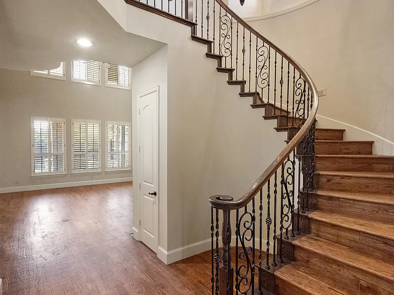 10941 Yorkshire Ln — Photo 5
