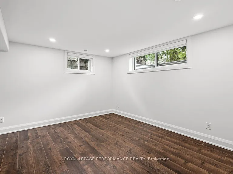 180 Roger Rd — Photo 44