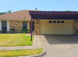 417 Greenway Dr, Saginaw, TX 76179