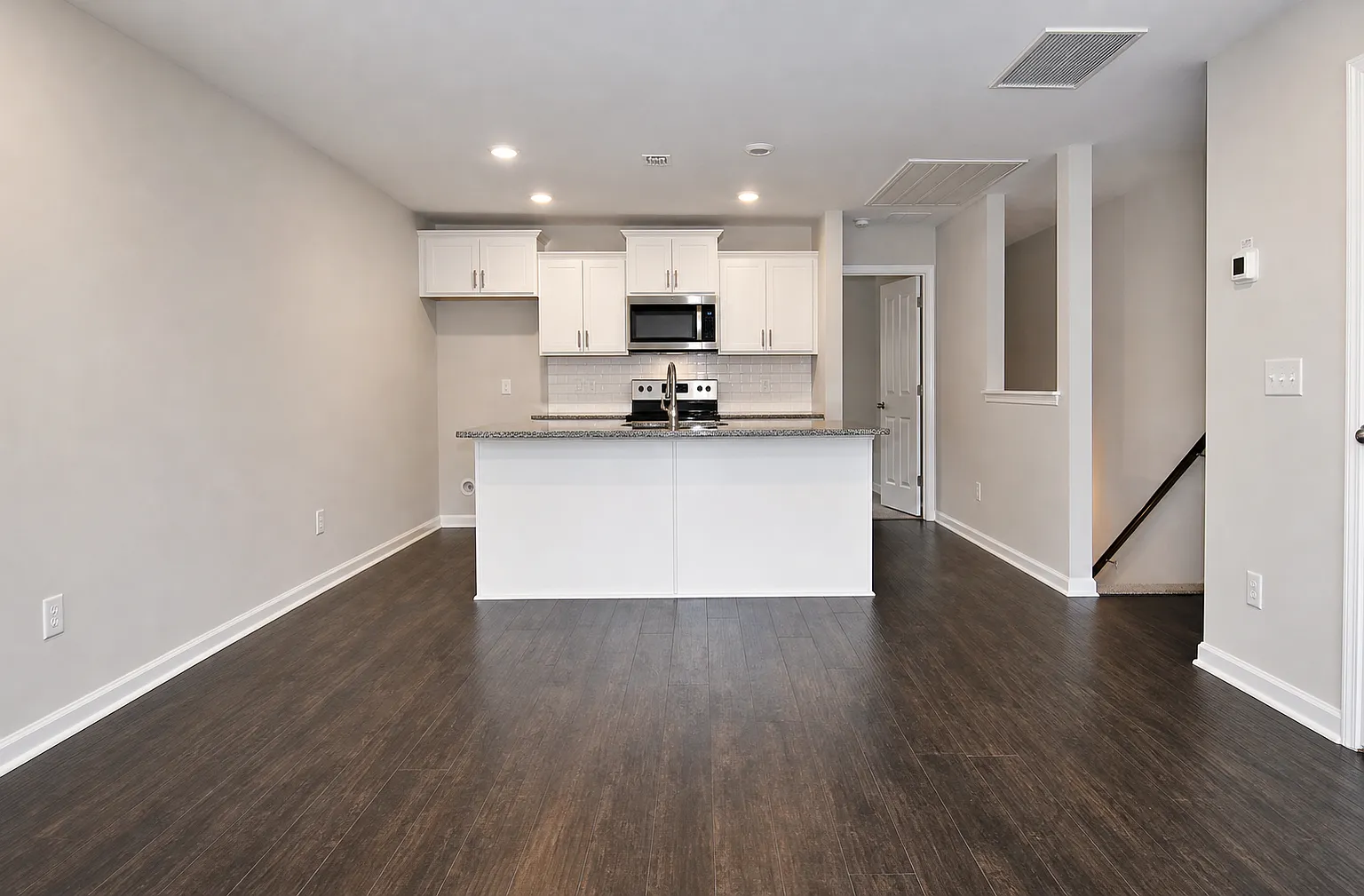 2 bed, 2.5 bath, 1061 sqft, $1,745 — Photo 4