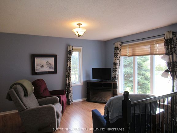 3rd image of 4571 Bath Rd
