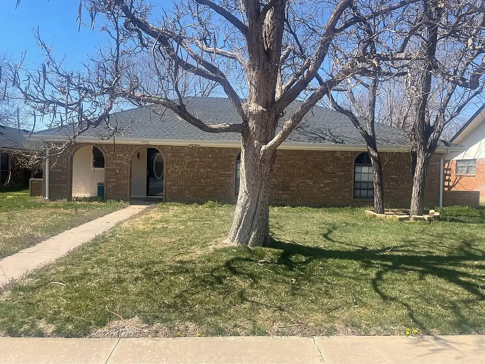 3 bed, 1412 sqft, $2,000 — Photo 1