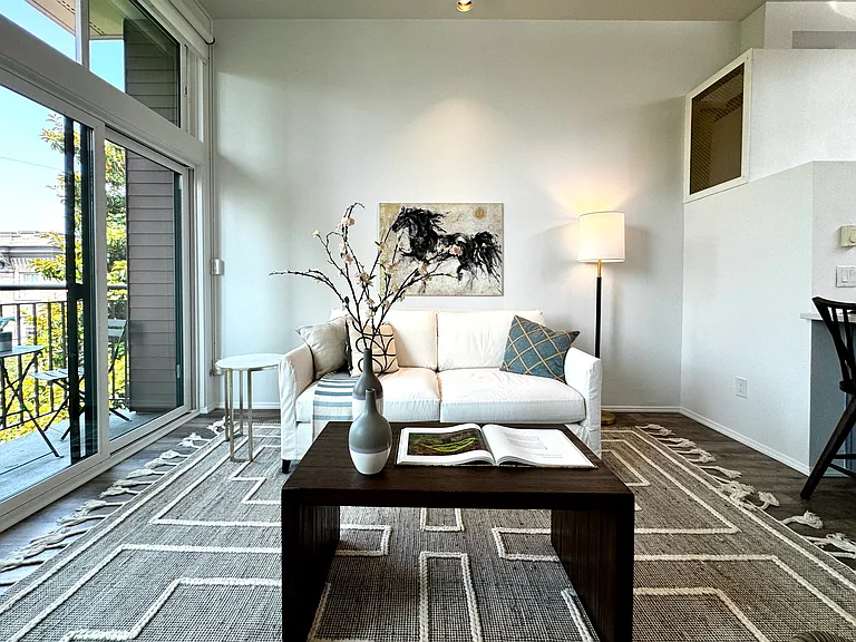 410 13th Ave E #Penthouse 3 — Photo 4