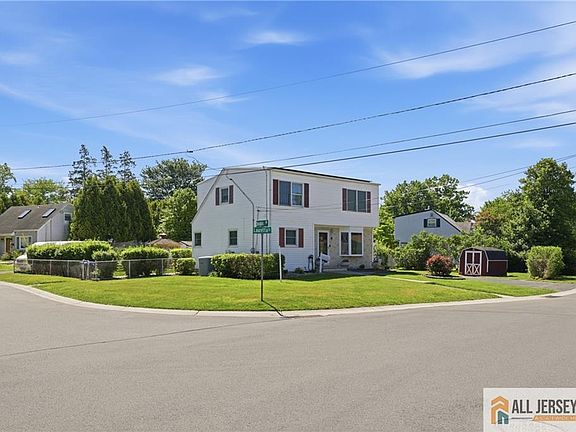 2nd image of 8 Lauretta Dr