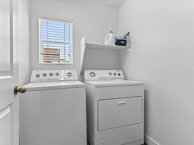 9131 Mount Wilson St — Photo 22