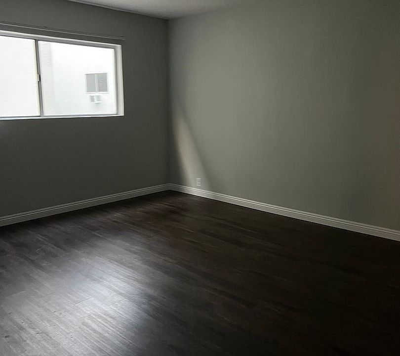 1st image of 12325 Chandler Blvd APT 106