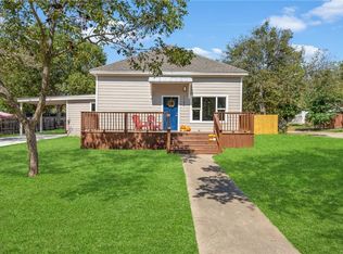 1104 W 6th St, Taylor, TX 76574