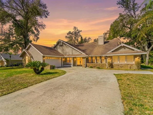 142 Barrington Dr, Brandon, FL 33511