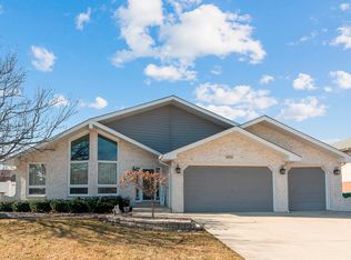 19530 Ridgemont Dr, Tinley Park, IL 60487