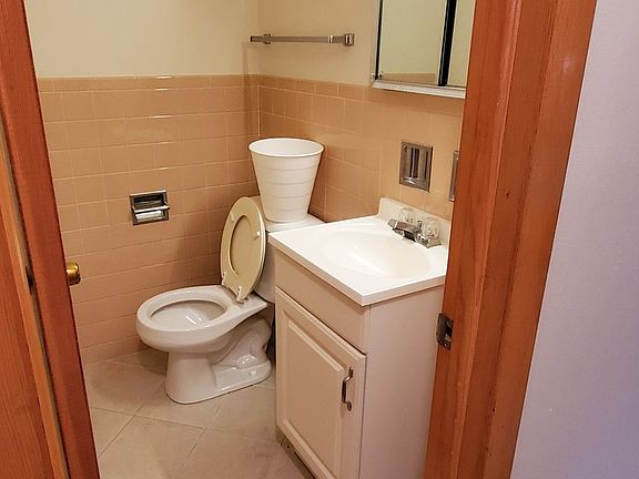 5th image of 8013 W Churchill Ave #2
