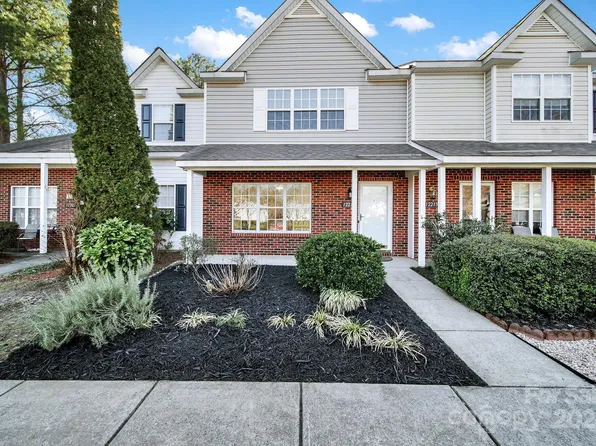 12211 Hood Bend Ct, Charlotte, NC 28273