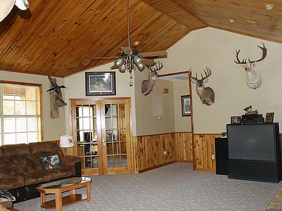 4th image of 1053 Lakeshore Dr