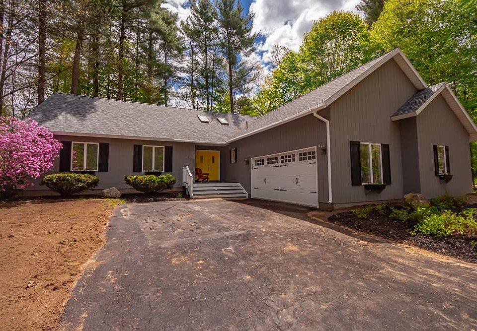 1st image of 35 Fieldstone Dr