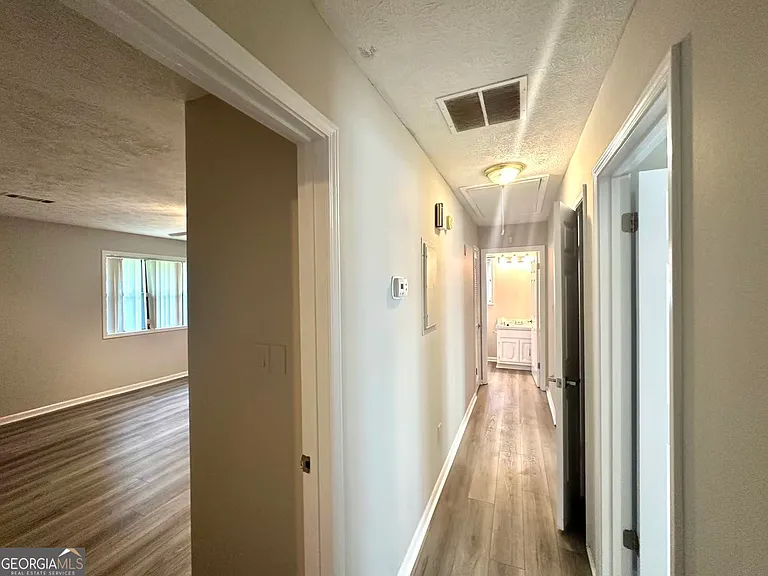 100 Lakeview Ln — Photo 15