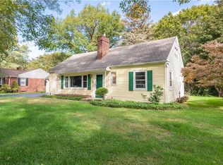 116 Oakridge Dr, Rochester, NY 14617